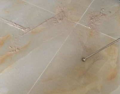 临清瓷砖空鼓维修公司分享粘合剂选择不当在瓷砖铺贴过程中可能导致以下问题