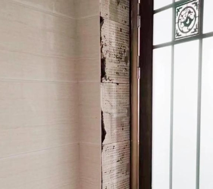 临清瓷砖空鼓免砸砖维修公司分享吸水砖泡水时间不够或过长都会对瓷砖铺贴效果产生影响